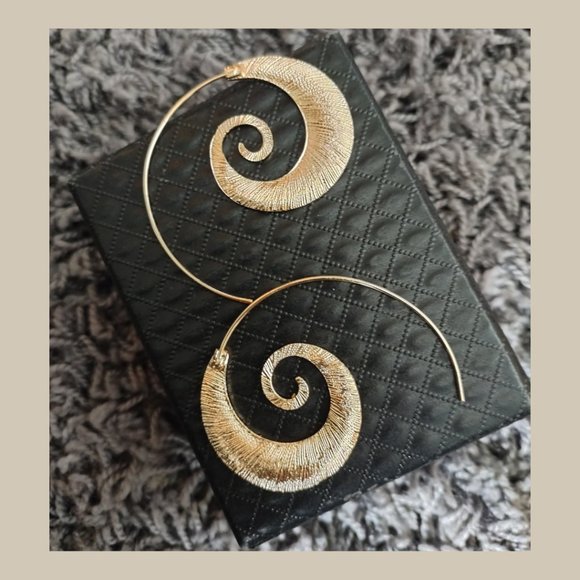 NWOT Spiral Gold Earrings - Picture 1 of 3